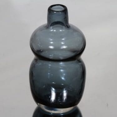 Riihimäen lasi koristepullo, harmaa, suunnittelija Runar Engblom, signeerattu