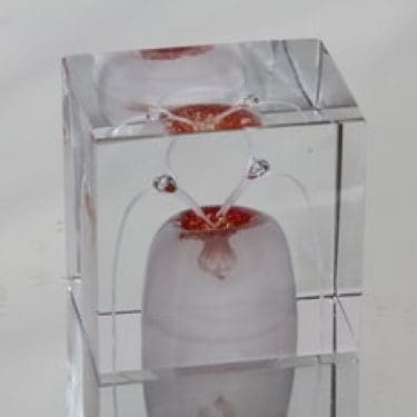 Nuutajärvi Vuosikuutio taide-esine, 1895, suunnittelija Oiva Toikka, 1895, signeerattu, numeroitu