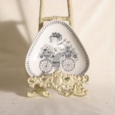 Arabia Emilia vati, suunnittelija Raija Uosikkinen, kuparipainokoriste