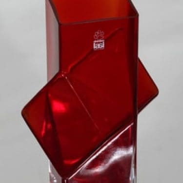 Riihimäen lasi Pablo maljakko, rubiininpunainen, suunnittelija Erkkitapio Siiroinen,