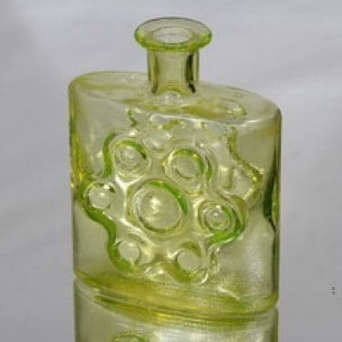 Riihimäen lasi Paukkurauta koristepullo, keltainen, suunnittelija Erkkitapio Siiroinen,