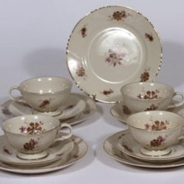 Arabia Raili kahvikupit ja leivoslautaset, 4 kpl, suunnittelija , serikuva, kukka-aihe, kullattu