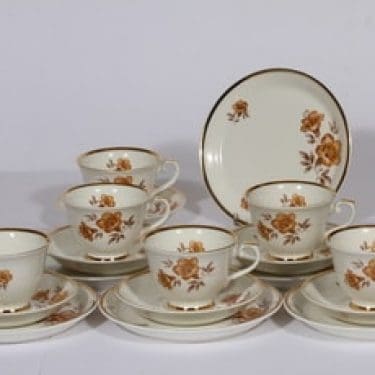 Arabia Myrna kahvikupit ja leivoslautaset, 6 kpl, suunnittelija , serikuva, kukka-aihe, kullattu