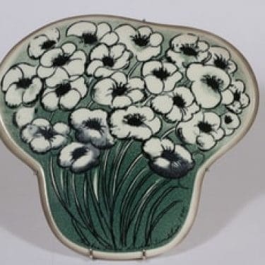 Arabia seinälaatta, Hehkuva hetki, suunnittelija Heljä Liukko-Sundström, Hehkuva hetki, suuri, serikuva, signeerattu