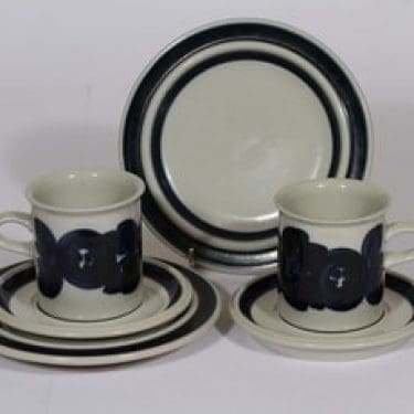 Arabia Anemone kahvikupit ja leivoslautaset, käsinmaalattu, 2 kpl, suunnittelija Ulla Procope, käsinmaalattu