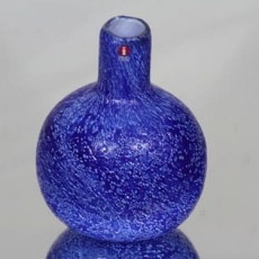 Nuutajärvi Tunturissa koristepullo, signeerattu, suunnittelija Oiva Toikka, signeerattu