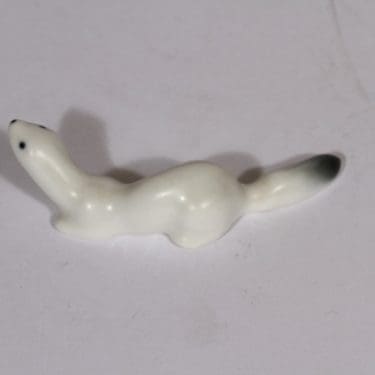 Arabia figuuri, suunnittelija Raili Eerola, pieni, lumikkoaihe