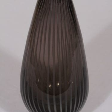 Riihimäen lasi Vuokko taide-esine, harmaa, suunnittelija Nanny Still, filigraani