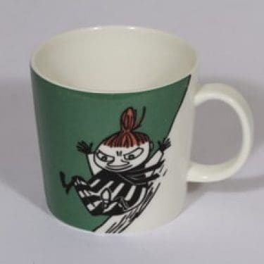 Arabia Muumi muki, Pikku Myy Liukumäessä, suunnittelija , Pikku Myy Liukumäessä, serikuva