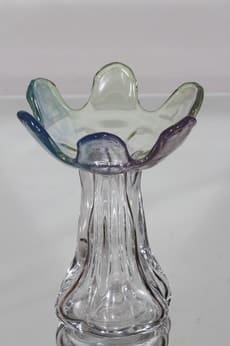 Riihimäen lasi Kukkainen taide-esine, signeerattu, suunnittelija Helena Tynell, signeerattu, jauhevärjätty