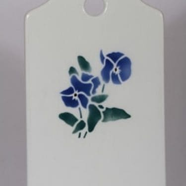 Arabia Orvokki talouslevy, suunnittelija , puhalluskoriste