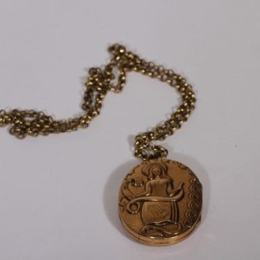 Kalevala Koru kaulakoru, Pohjanneito/Madonna-riipus, suunnittelija Germund Paaer, Pohjanneito/Madonna-riipus, pronssi