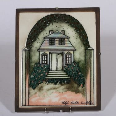 Arabia seinälaatta, Mansikkapaikka, suunnittelija Heljä Liukko-Sundström, Mansikkapaikka, serikuva, signeerattu