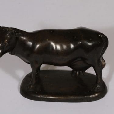 Kultakeskus Valio 100 vuotta pronssiveistos, signeerattu, suunnittelija Inka Noora Kokkonen, signeerattu