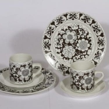 Arabia Gardenia kahvikupit ja lautaset, 2 kpl, suunnittelija Esteri Tomula, serikuva, kukka-aihe, retro