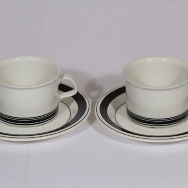 Arabia Faenza teekupit, musta, 2 kpl, suunnittelija Inkeri Seppälä, serikuva, raitakoriste