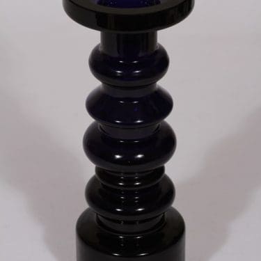 Nuutajärvi Pikku-Majakka kynttilänjalka, signeerattu, suunnittelija Oiva Toikka, signeerattu