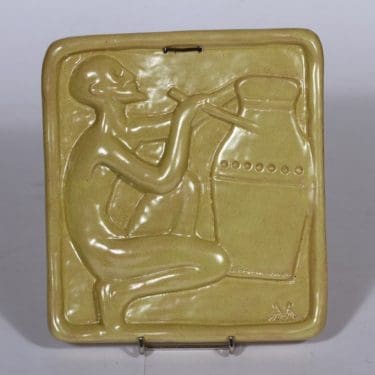 Kupittaan savi seinälaatta, keltainen, suunnittelija Wäinö Aaltonen, signeerattu