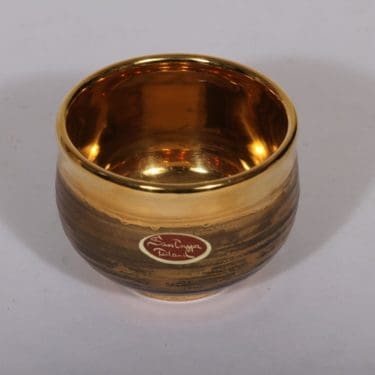 Savitorppa kulho, signeerattu, suunnittelija Kauko Forsvik, signeerattu, pieni, käsindreijattu, kullattu