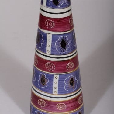 Atelje Nordqvist maljakko, käsinmaalattu, suunnittelija Sauli Nordqvist, käsinmaalattu, signeerattu