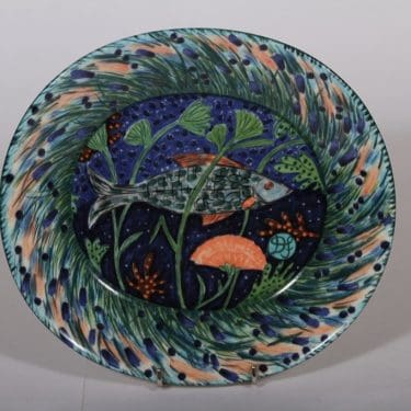 Arabia Hubertus koristelautanen, suunnittelija , serikuva, kala-aihe