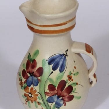 Kupittaan savi kaadin, käsinmaalattu, suunnittelija Eva Suija, käsinmaalattu, signeerattu, kukka-aihe