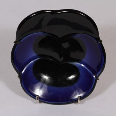 Arabia Viola koristelaatta, sininen, suunnittelija Birger Kaipiainen, pieni