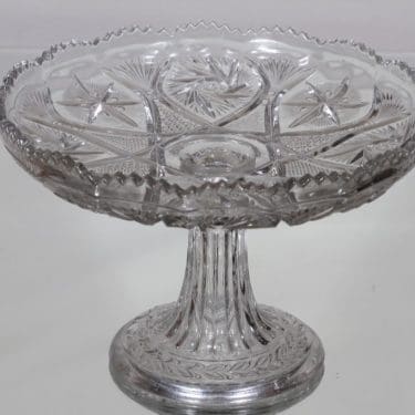 Riihimäen lasi platter, on foot, big