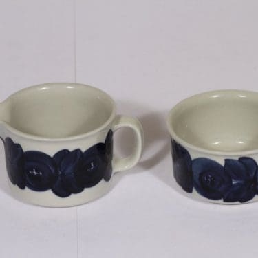 Arabia Anemone sokerikko ja kermakko, käsinmaalattu, suunnittelija Ulla Procope, käsinmaalattu, signeerattu