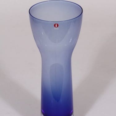 Nuutajärvi maljakko, Saaren neidot, suunnittelija Kerttu Nurminen, Saaren neidot