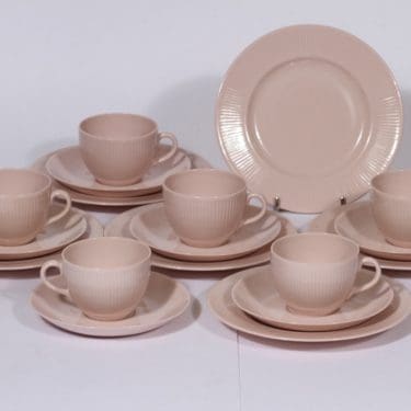 Arabia Sointu kahvikupit ja lautaset, vaalean punainen, 6 kpl, suunnittelija Kaj Franck,