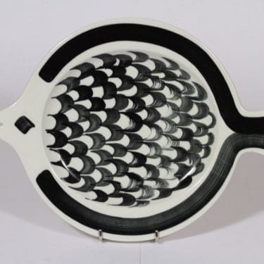 Arabia vati, käsinmaalattu, suunnittelija Gunvor Olin-Grönqvist, käsinmaalattu, signeerattu, kala-aihe