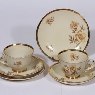 Arabia Myrna kahvikupit ja lautaset, 2 kpl, suunnittelija , siirtokuva, kukka-aihe