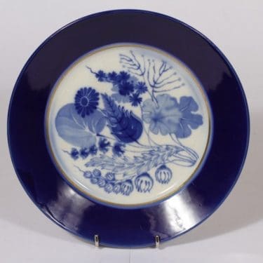 Arabia koristelautanen, suunnittelija , käsinmaalattu