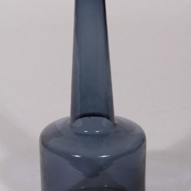 Iittala 2405 koristepullo, signeerattu, suunnittelija Timo Sarpaneva, signeerattu, i-väri