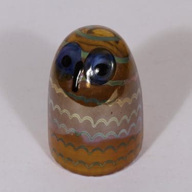 Nuutajärvi koristelintu, Pikkupöllö, suunnittelija Oiva Toikka, Pikkupöllö, signeerattu