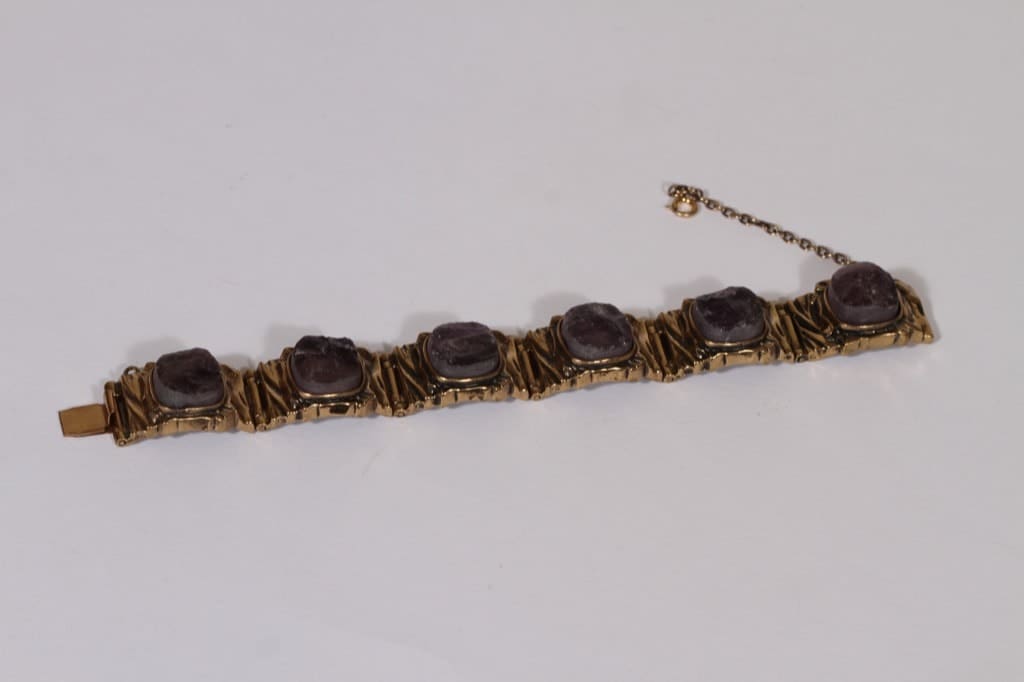 Turun Hopea Kelo rannekoru, pronssi, suunnittelija Pentti Sarpaneva, pronssi, kivellinen, spektroliitti