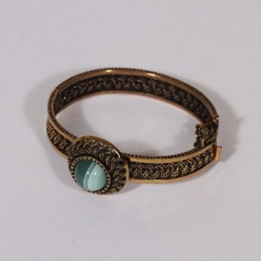 Turun Hopea Punos rannekoru, pronssi, suunnittelija Pentti Sarpaneva, pronssi, kivellinen, akaatti