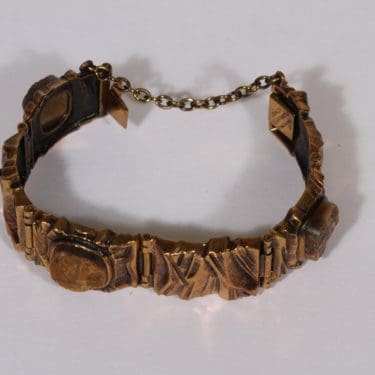 Turun Hopea Kelo rannekoru, pronssi, suunnittelija Pentti Sarpaneva, pronssi, kivellinen, tiikerinsilmä