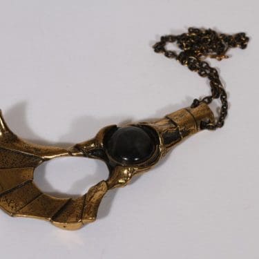 Turun Hopea Luu kaulakoru, pronssi, suunnittelija Pentti Sarpaneva, pronssi, kivellinen, spektroliitti, suuri