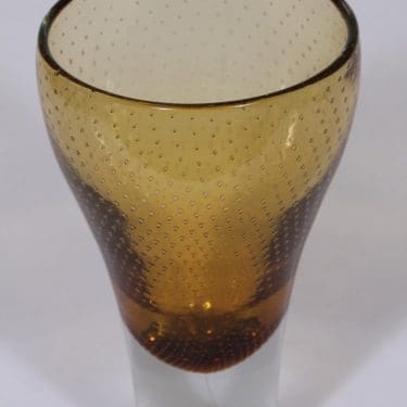 Nuutajärvi GN 12 taide-esine, ruskea, suunnittelija Gunnel Nyman, piikkimuotti, signeerattu