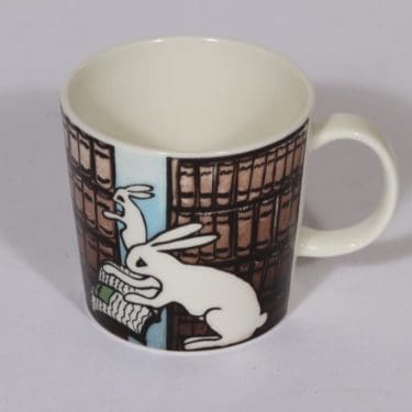 Arabia Suomalainen kirjakerho SSKK muki, suunnittelija Heljä Liukko-Sundström, serikuva, pupuaihe