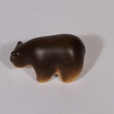 Arabia figuuri, karhu, suunnittelija Raili Eerola, karhu, pieni, käsinmaalattu