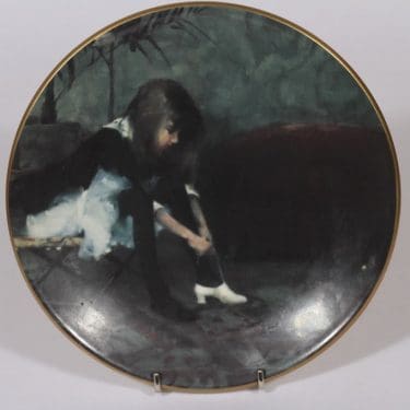 Arabia Tanssiaiskengät seinälautanen, suunnittelija Helene Schjerfbeck, serikuva