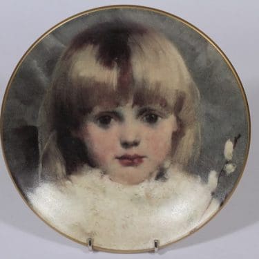 Arabia Tyttö ja pajunkissat seinälautanen, suunnittelija Helene Schjerfbeck, serikuva