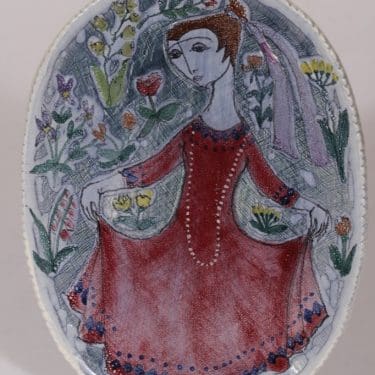 Arabia seinälaatta, naisaihe, suunnittelija Hilkka-Liisa Ahola, naisaihe, käsinmaalattu, signeerattu