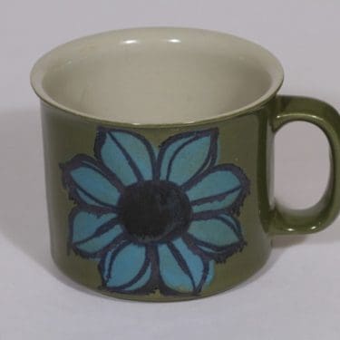 Arabia S muki, 40 cl, suunnittelija Hilkka-Liisa Ahola, 40 cl, käsinmaalattu, signeerattu, kukka-aihe