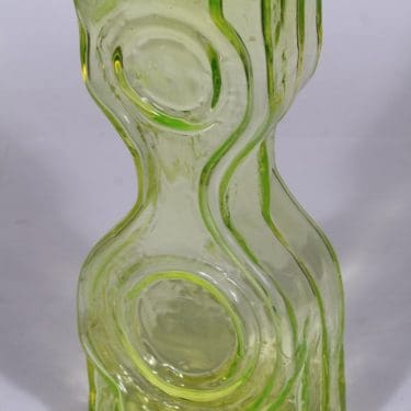 Riihimäen lasi Kaappikello maljakko, keltainen, suunnittelija Helena Tynell, suuri