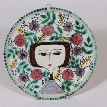 Kupittaan savi seinälautanen, suunnittelija , käsinmaalattu, signeerattu, naisaihe