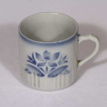 Arabia kukkakuvio muki, sininen, suunnittelija , puhalluskoriste